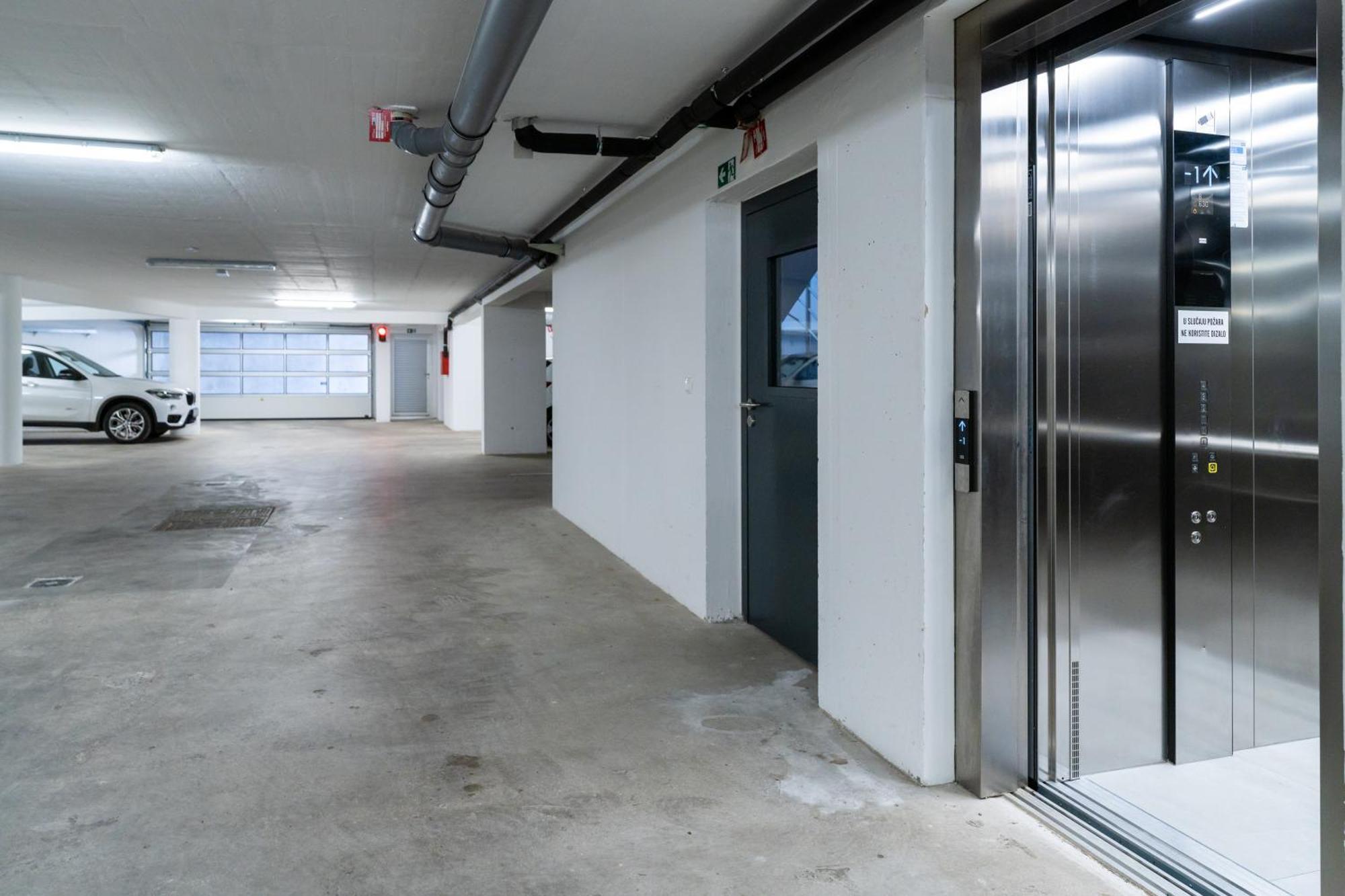 Tres Fenestras Zadar - Private Parking Apartment Exterior photo